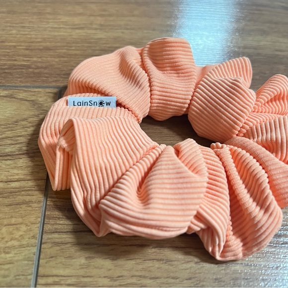 Chelsea King X LainSnow Oversize Scrunchie - Picture 5 of 5